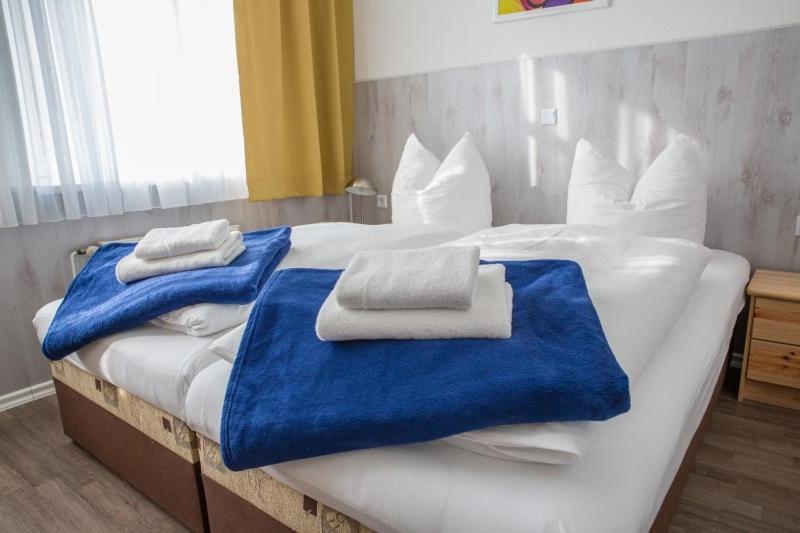 H&H Apartments Im Herzen Der Stadt In Der Lange Strasse Geraeumig Ruhig Mit Kueche Und Esstisch Greifswald Luaran gambar