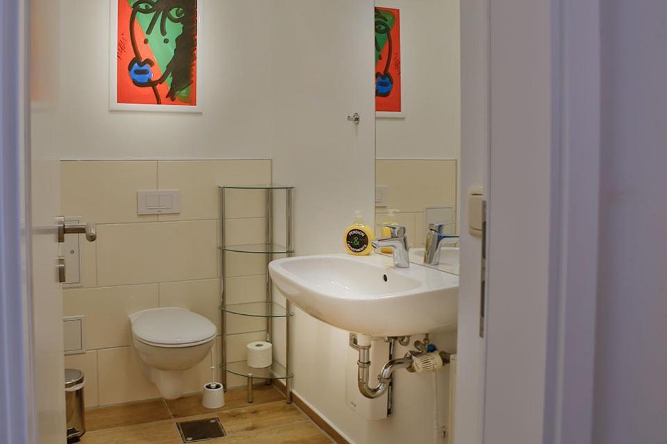 H&H Apartments Im Herzen Der Stadt In Der Lange Strasse Geraeumig Ruhig Mit Kueche Und Esstisch Greifswald Luaran gambar