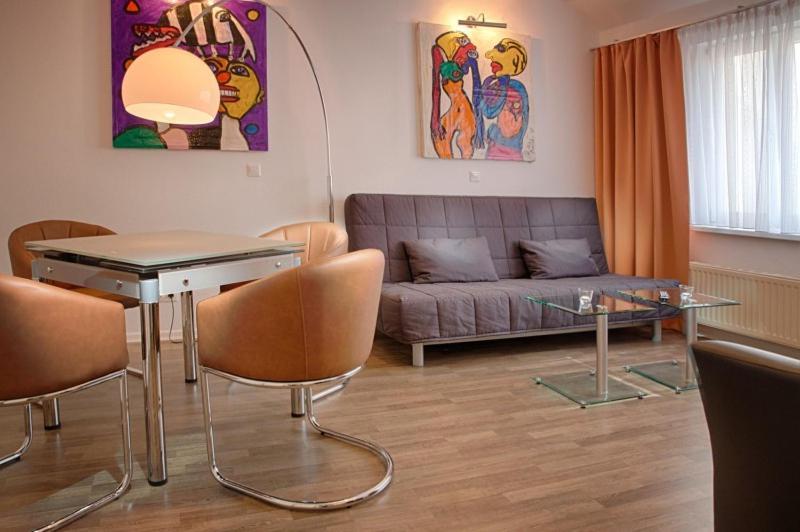 H&H Apartments Im Herzen Der Stadt In Der Lange Strasse Geraeumig Ruhig Mit Kueche Und Esstisch Greifswald Luaran gambar