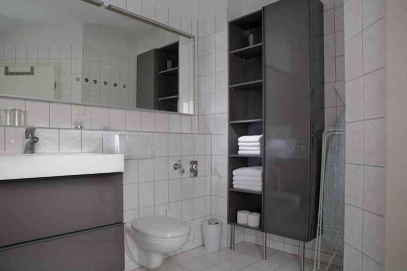H&H Apartments Im Herzen Der Stadt In Der Lange Strasse Geraeumig Ruhig Mit Kueche Und Esstisch Greifswald Luaran gambar