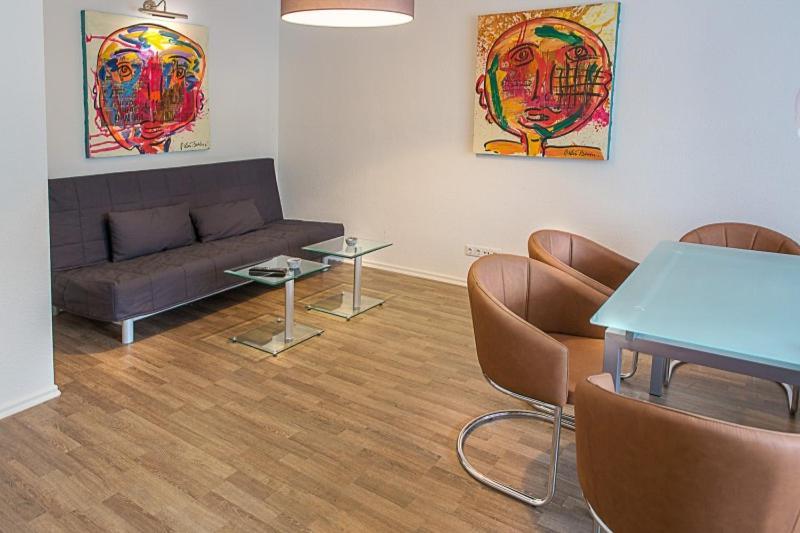 H&H Apartments Im Herzen Der Stadt In Der Lange Strasse Geraeumig Ruhig Mit Kueche Und Esstisch Greifswald Luaran gambar